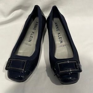 Anne Klein Women 6M Navy Flat Akunice
